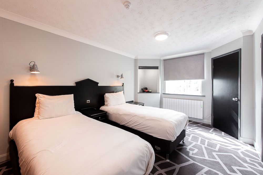 Village Hotel Liverpool Twin Room, 2 Twin Beds 4