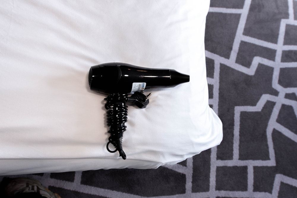 Village Hotel Liverpool Twin Room, 2 Twin Beds 5