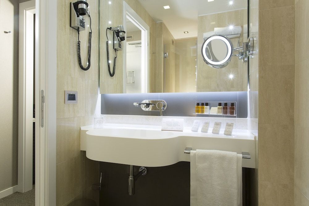 Hotel Artemide Basic Double Room 3