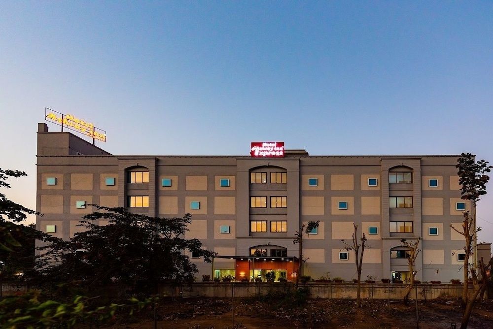 undefined Hotel Ashray Inn Express 5