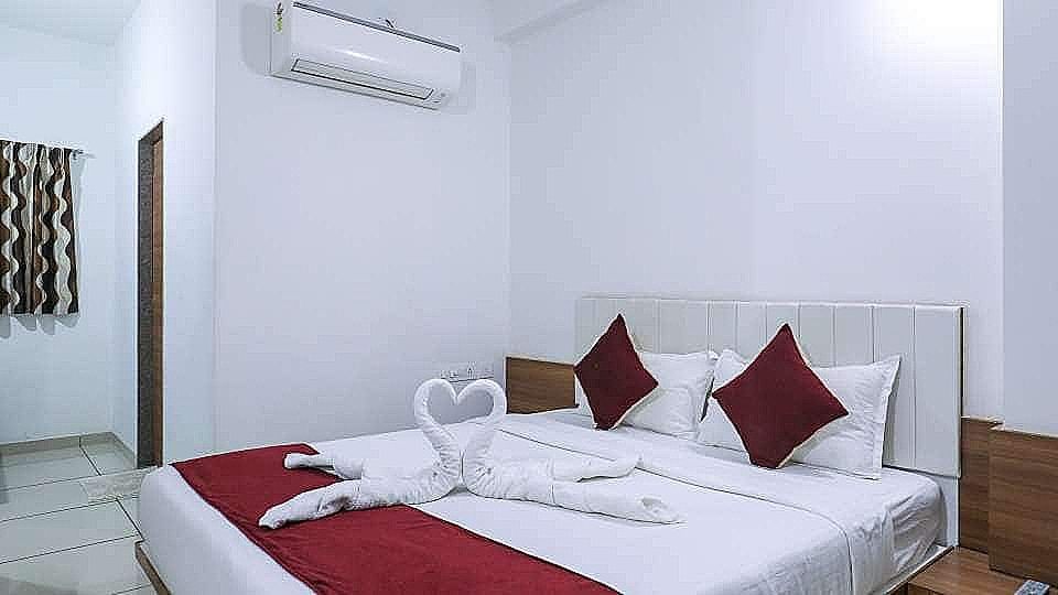 Hotel Ashray Inn Express Executive King Room with Airport Transfer 3