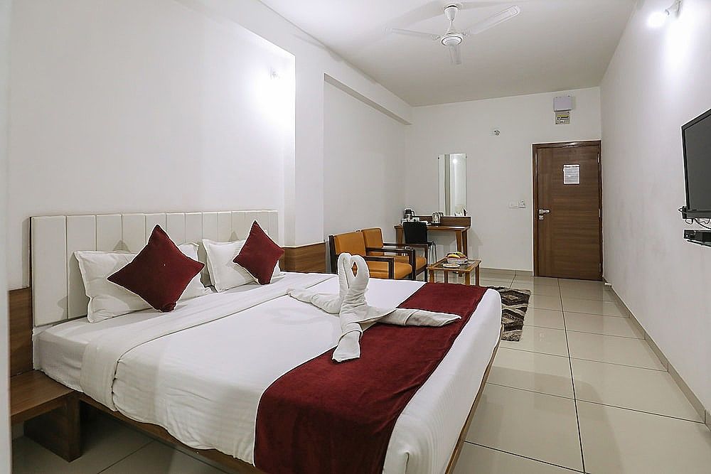 Hotel Ashray Inn Express Executive King Room with Airport Transfer