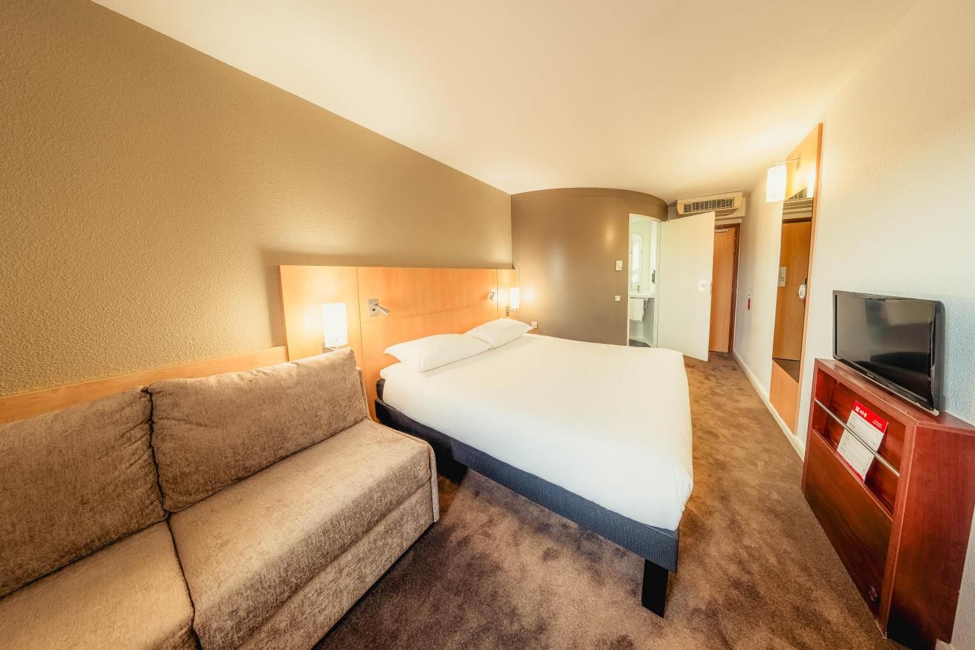 Classic Family Room with Double Bed and Sofa Bed