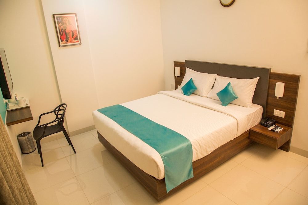 Hotel Nirvana Executive Room, 1 King Bed 5