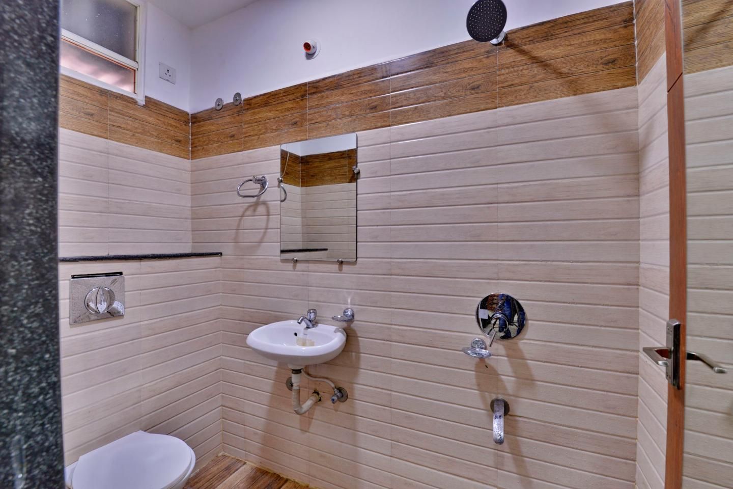 HOTEL MIDLAND DELUXE ROOM 4