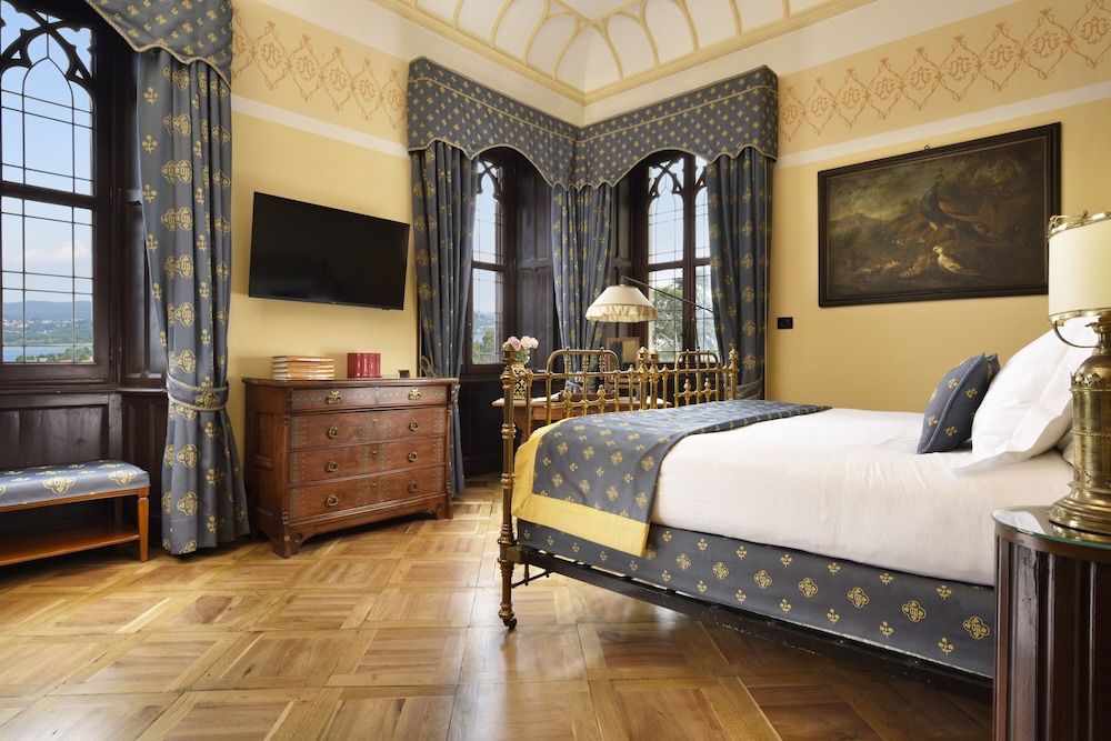 Executive Suite, Lake View (Castello)