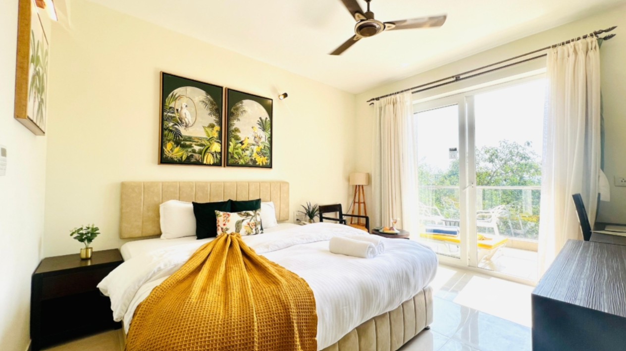 Superior King Room with Balcony and Sunbed
