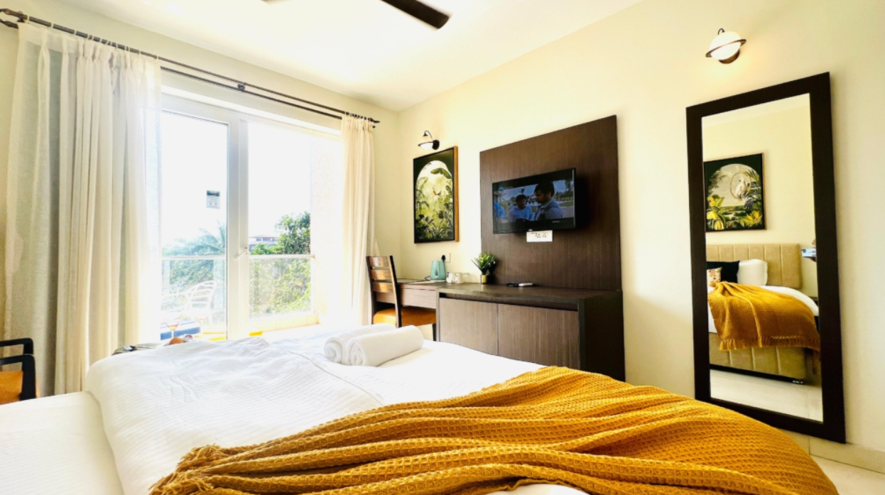 Superior King Room with Balcony and Sunbed