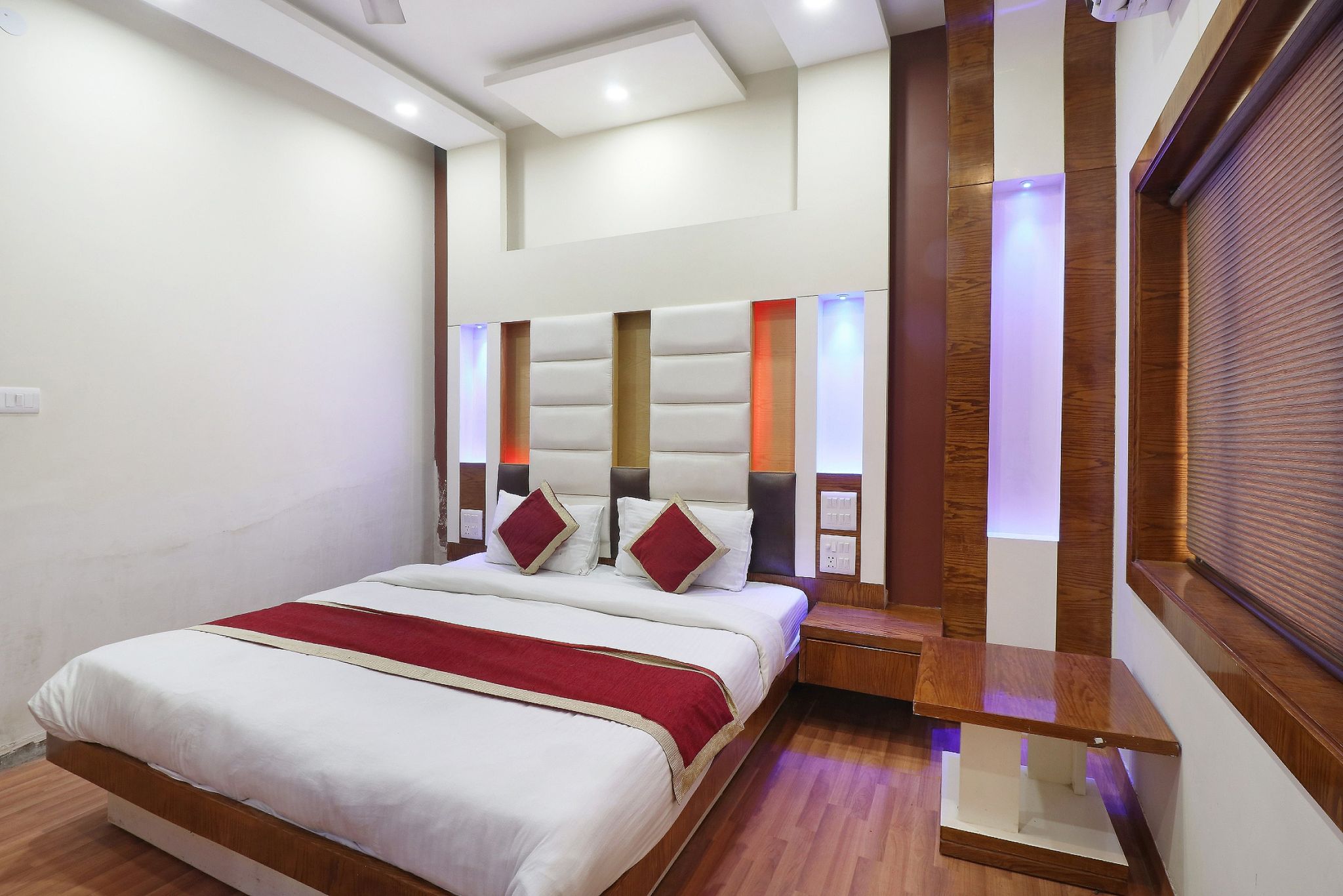 Hotel Pink City Male Only Dormitory Single Bed AC With free WiFi 3