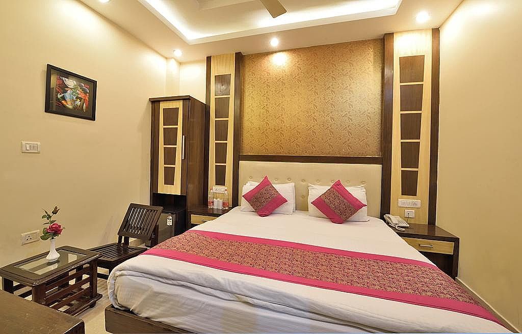 Hotel Pink City Male Only Dormitory Single Bed AC With free WiFi 2