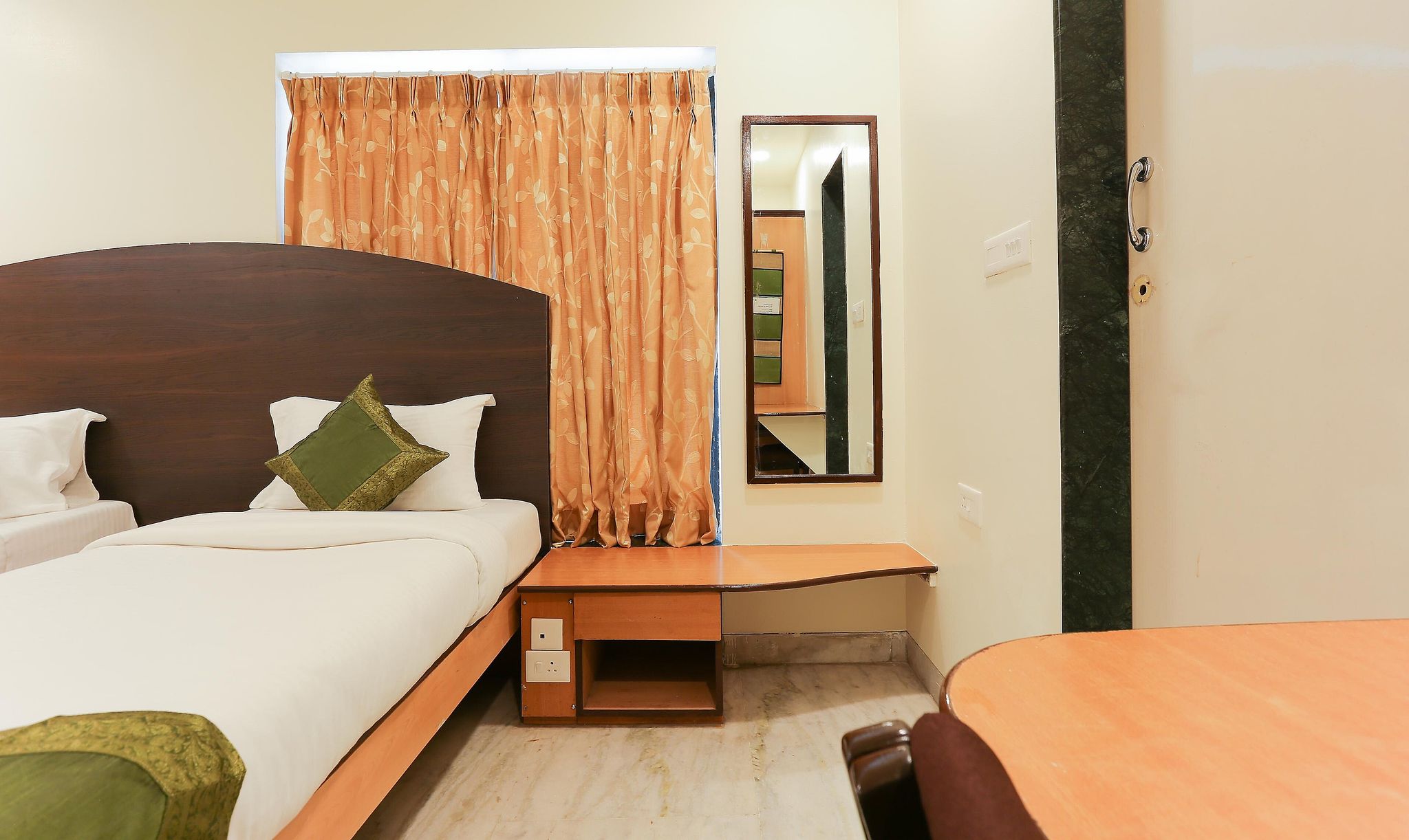 Itsy Hotels Worldtree Bellandur Standard Double Room 3