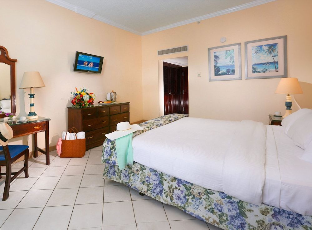 Breezes Resort Bahamas All Inclusive Partial Ocean View Room 4