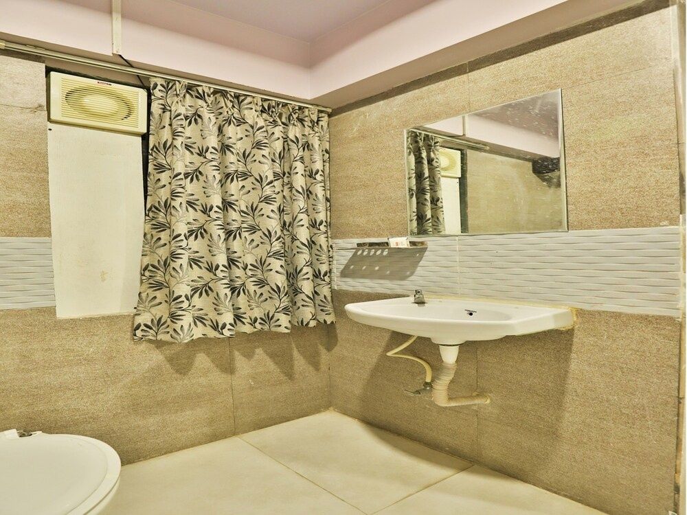 OYO 12182 Hotel Shekhawat Palace Double or Twin Room 13