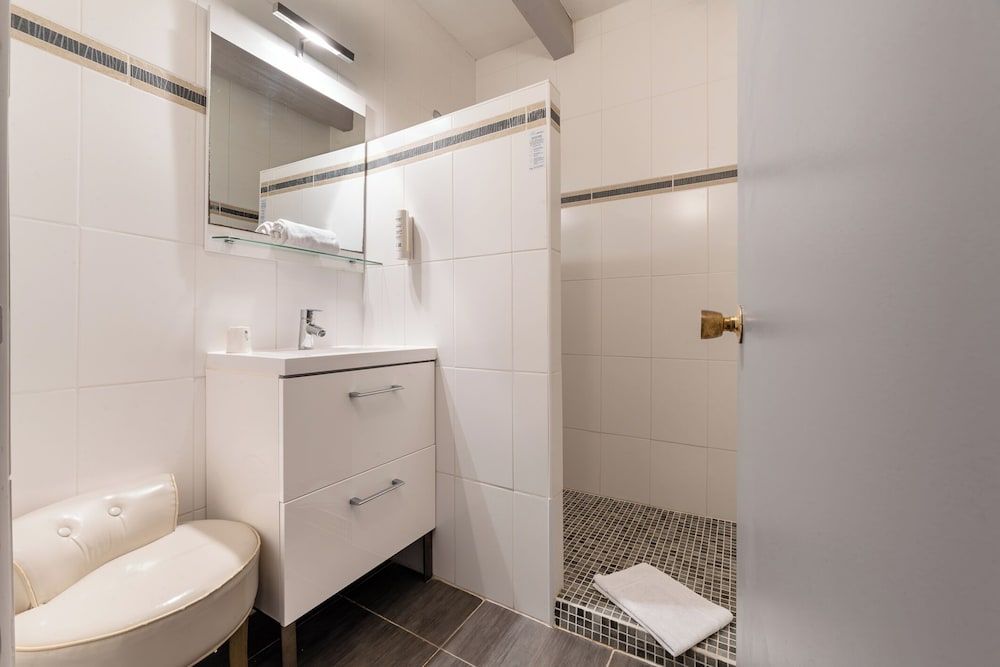 Hôtel ERMITAGE Family Room 2