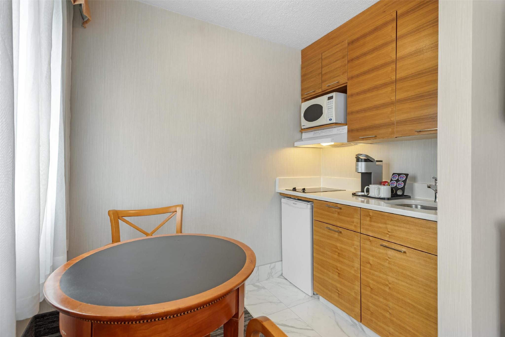 Best Western Plus Suites Downtown 1 King Bed, Nonsmoking, Sofabed 3