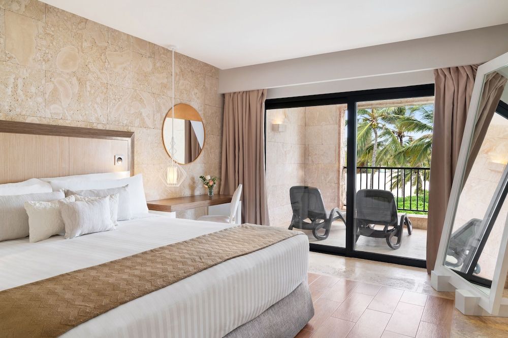 Junior Suite, 1 King Bed, Balcony, Ocean View (Castle)