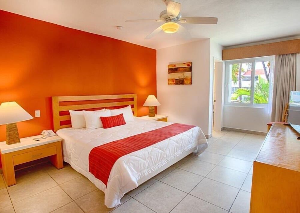 Suite, 1 Bedroom, 2 Bathrooms (Ocean front. Balcony or Terrace)