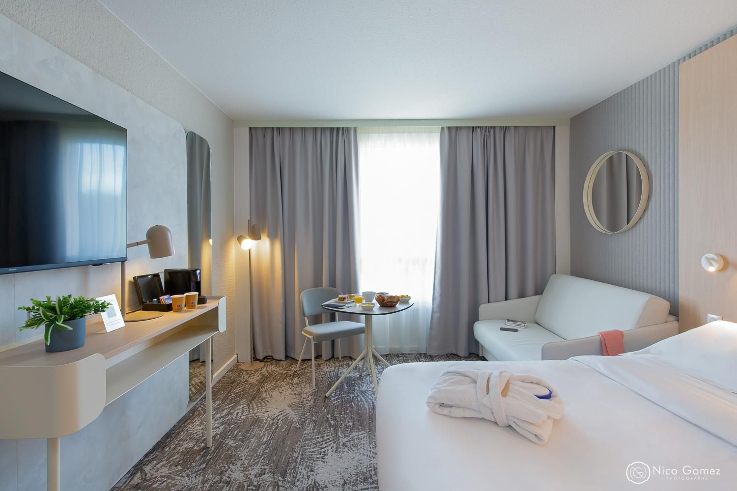 Executive Room - 1 double bed and a single sofa bed