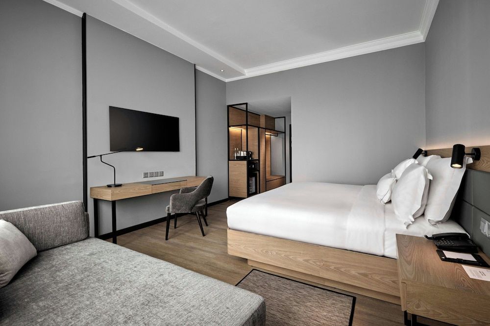 Deluxe Room, 1 King Bed with Sofa bed