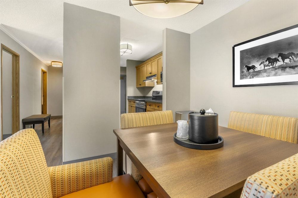 Best Western Plus Country Meadows Inn Suite, 2 Queen Beds, Non Smoking, Kitchen (with Sofabed) 7