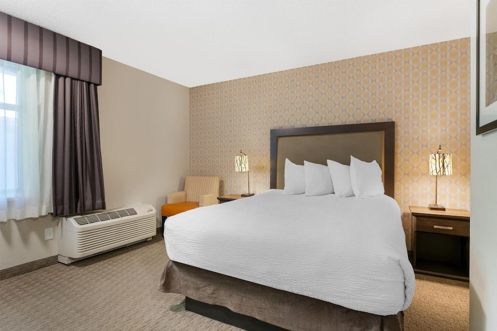 Best Western Plus Country Meadows Inn Suite, 2 Queen Beds, Non Smoking, Kitchen (with Sofabed) 2