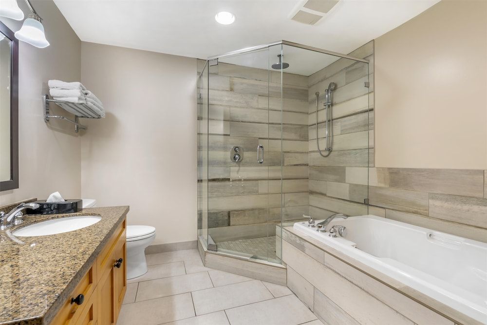 Best Western Plus Country Meadows Inn Suite, 2 Queen Beds, Non Smoking, Kitchen (with Sofabed) 4