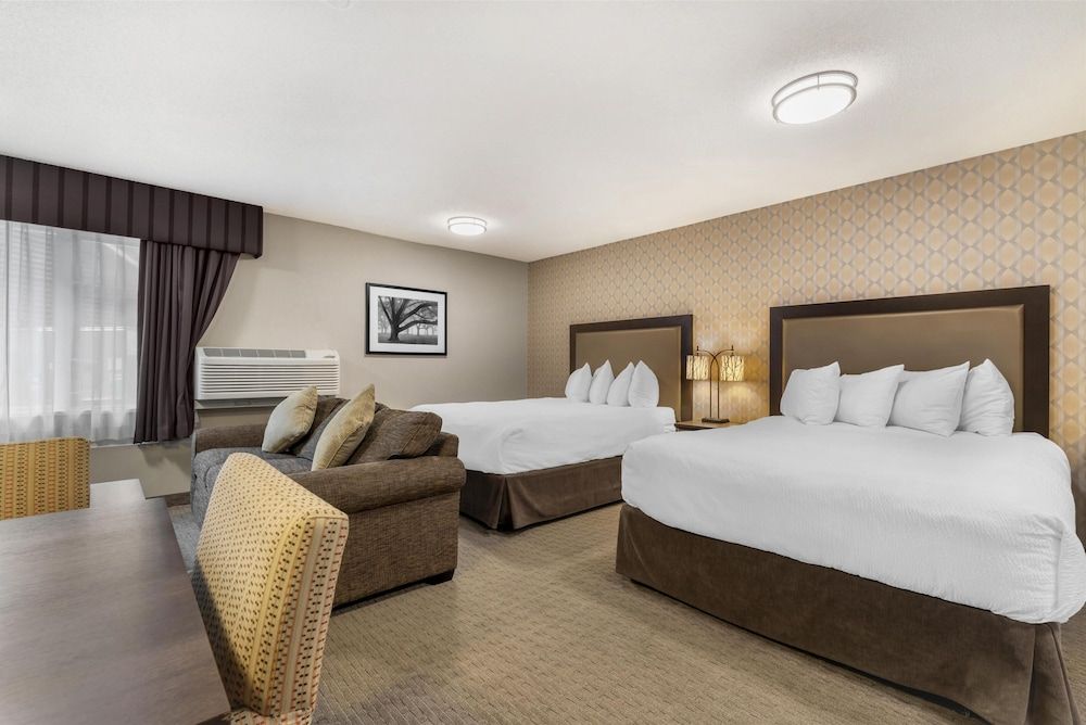 Best Western Plus Country Meadows Inn Family Suite, 2 Queen Beds, Non Smoking, Kitchenette (with Sofabed)