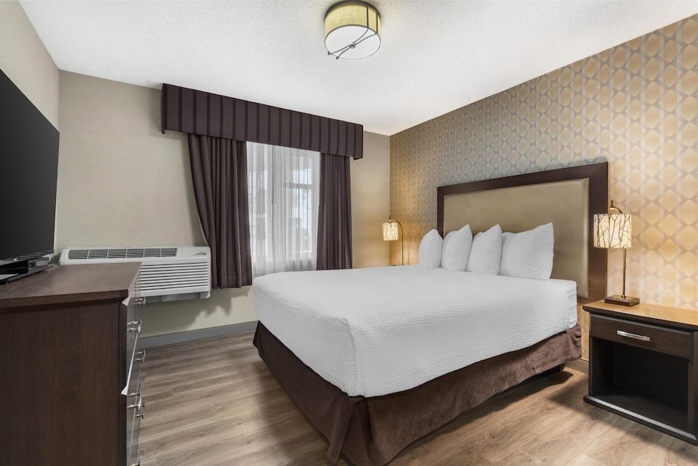 Best Western Plus Country Meadows Inn Suite, 2 Queen Beds, Non Smoking, Kitchen (with Sofabed) 3