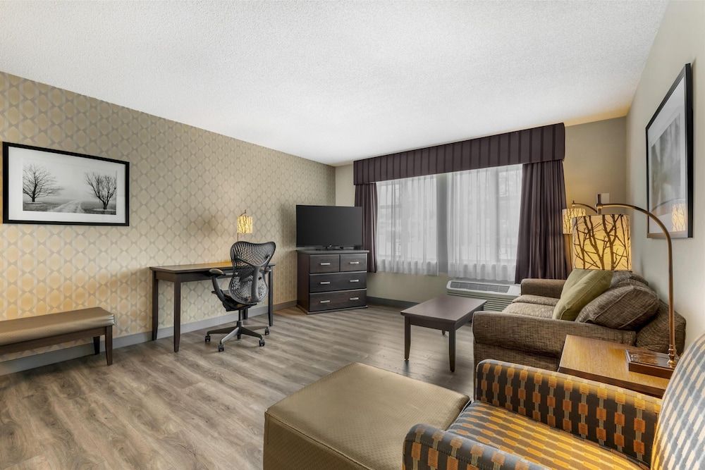 Best Western Plus Country Meadows Inn Suite, 2 Queen Beds, Non Smoking, Kitchen (with Sofabed) 6