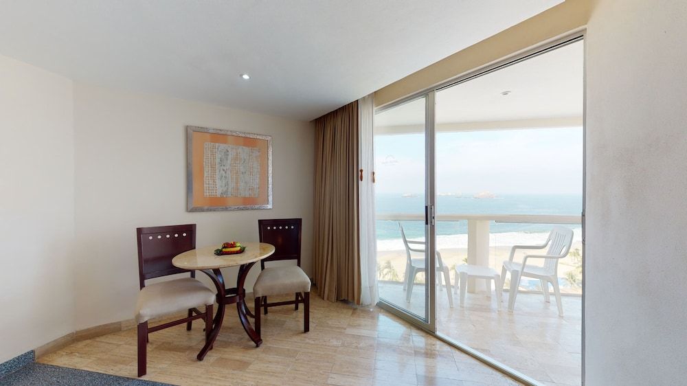 Park Royal Beach Ixtapa - All Inclusive Royal Ocean Front King 3