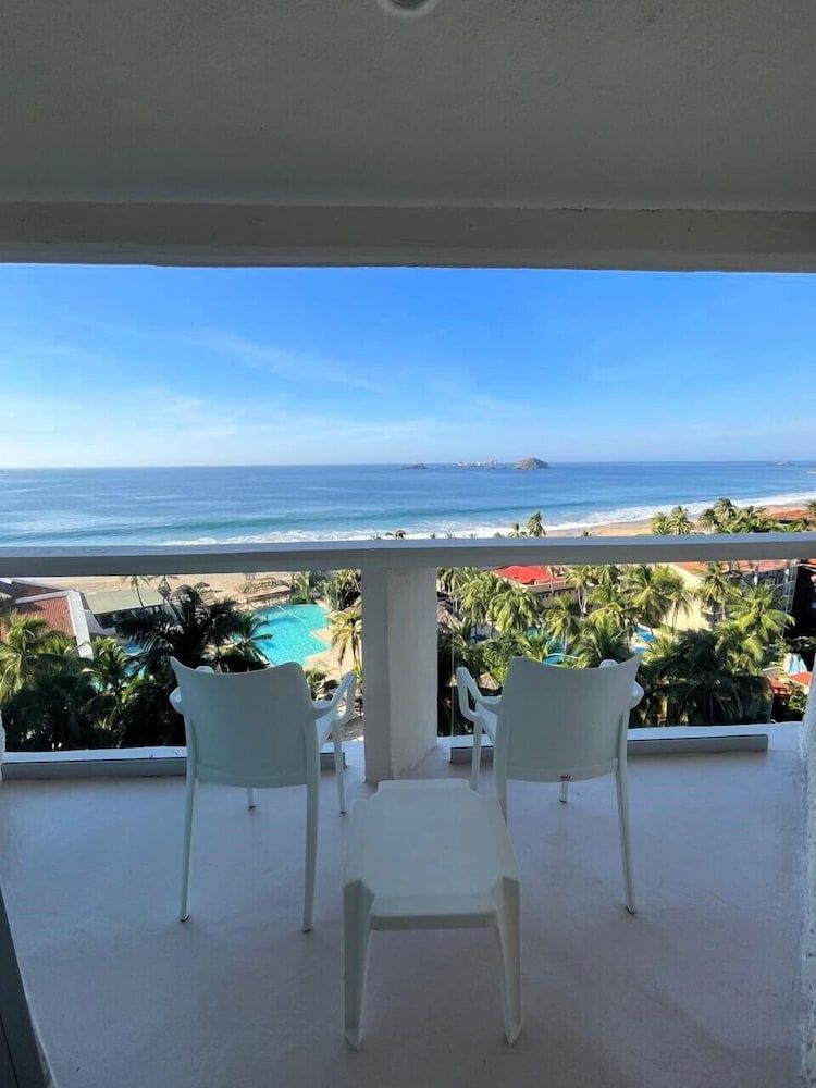 Park Royal Beach Ixtapa - All Inclusive Premier Ocean Front King 4