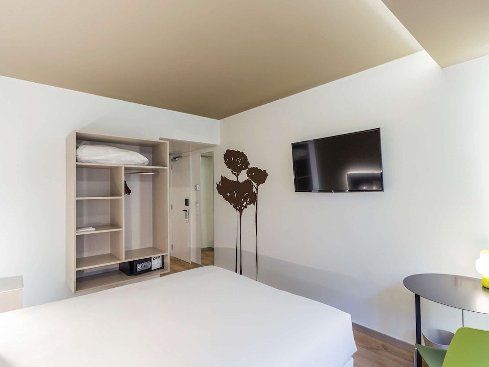 undefined ibis Styles Lisboa Centro Marquês de Pombal 4