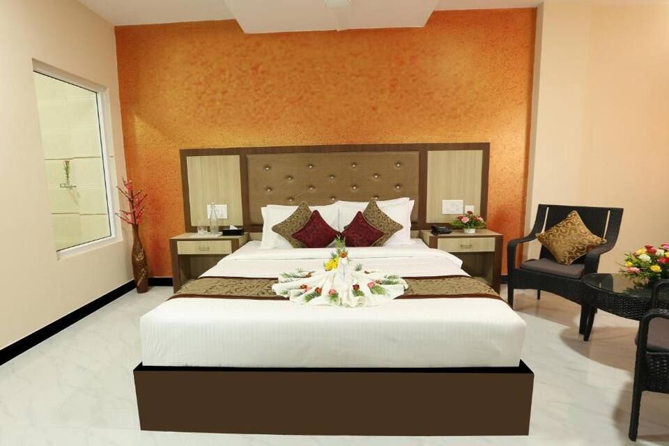 Deluxe King Suite AC