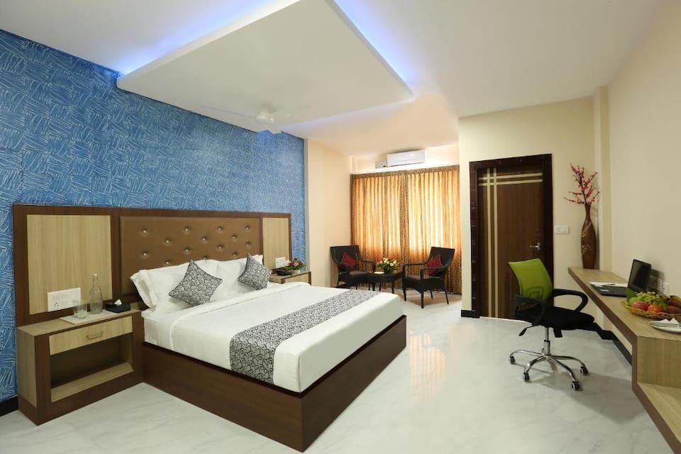 Deluxe King Suite AC