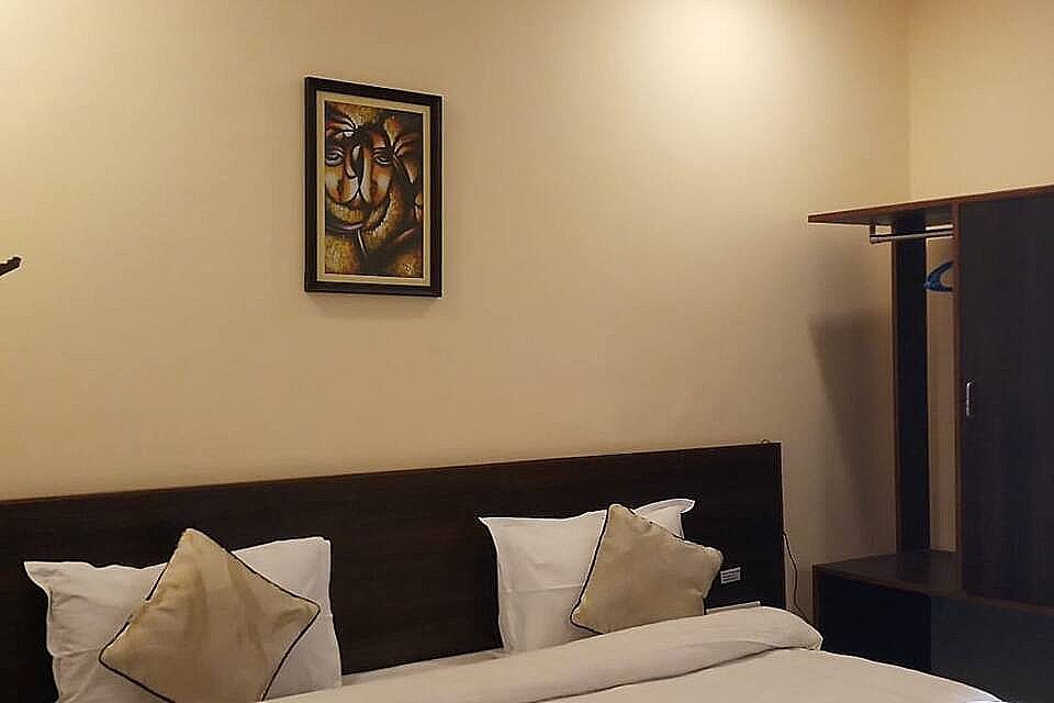 The Narayani Continental Hotel Deluxe Room 18