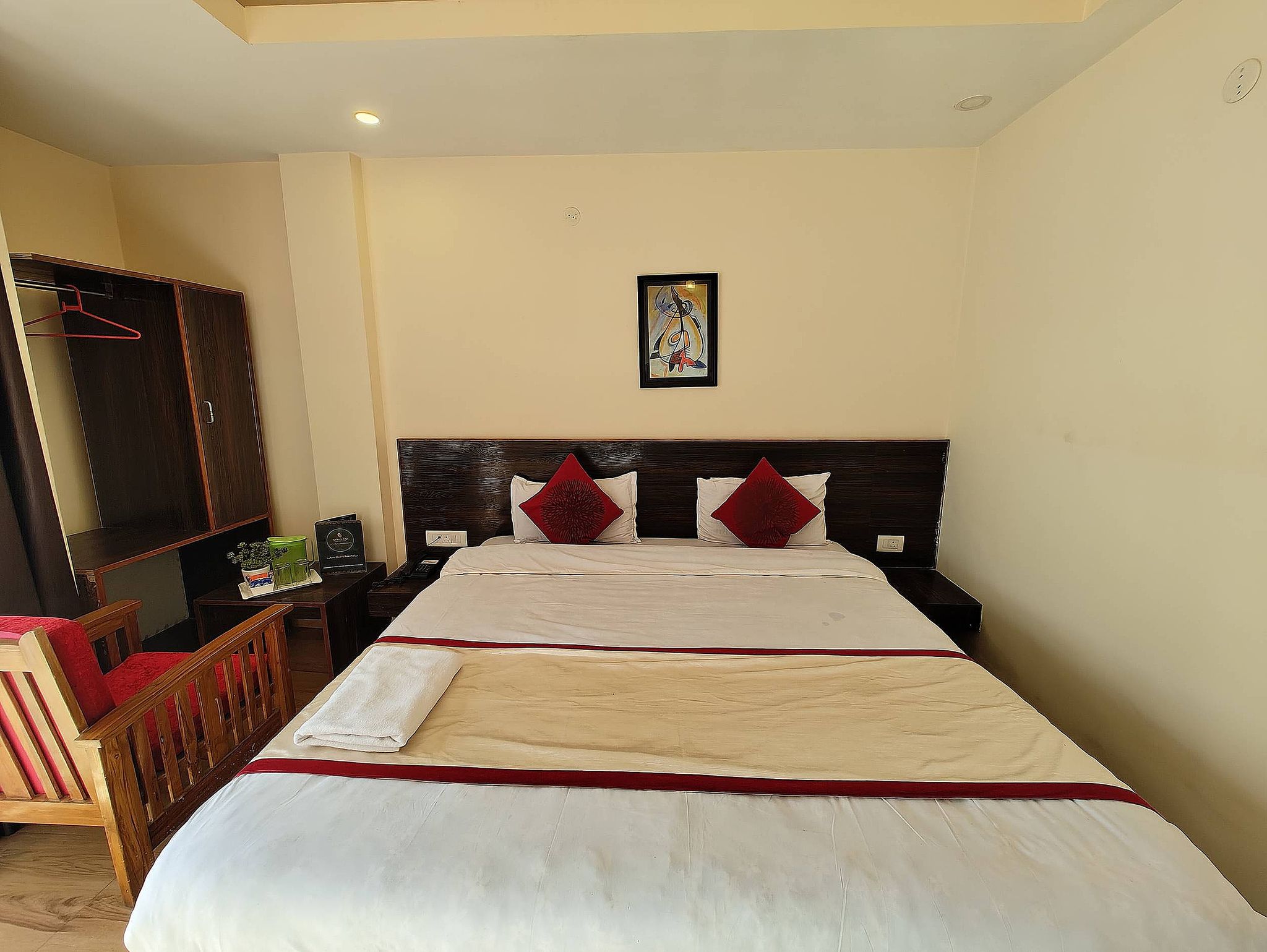 The Narayani Continental Hotel Deluxe Room 5