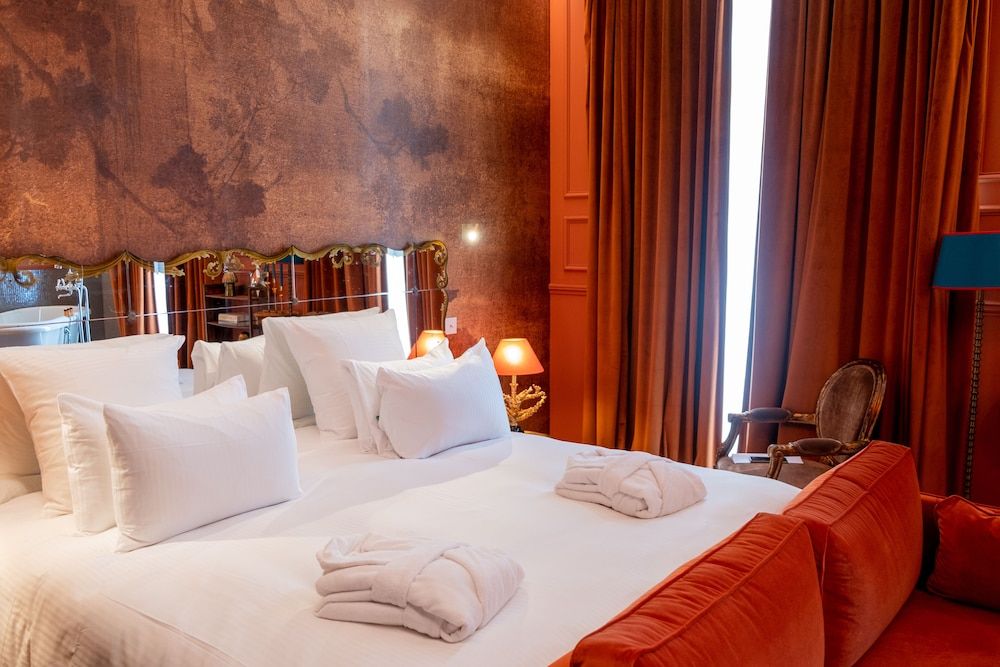 Deluxe Room, 1 Double Bed (Grounds view)
