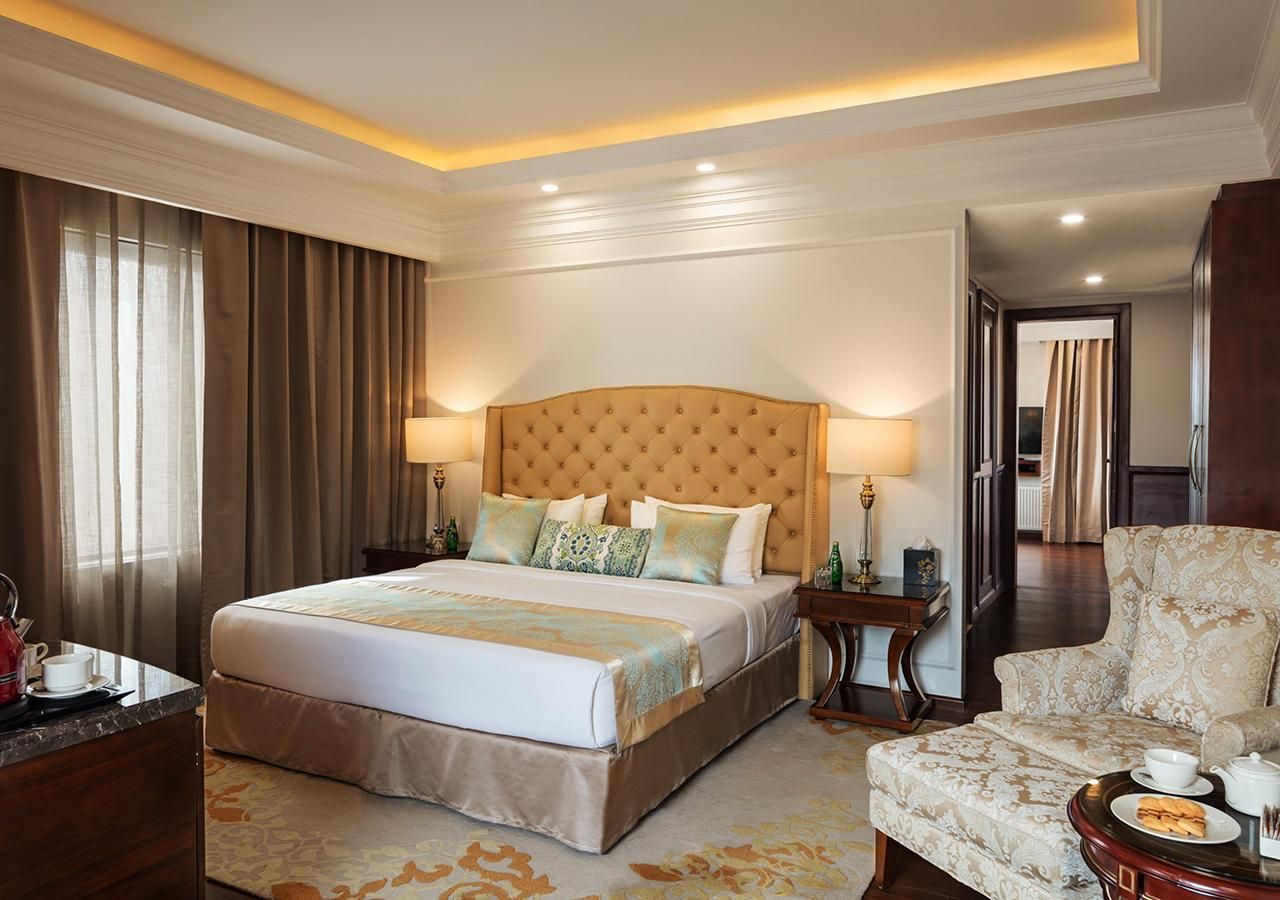 Deluxe Suite with Spa Bathtub