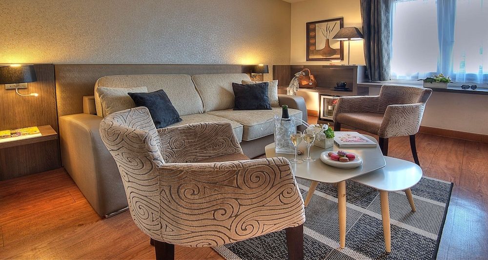 Family Room, Multiple Beds, Non Smoking, Valley View
