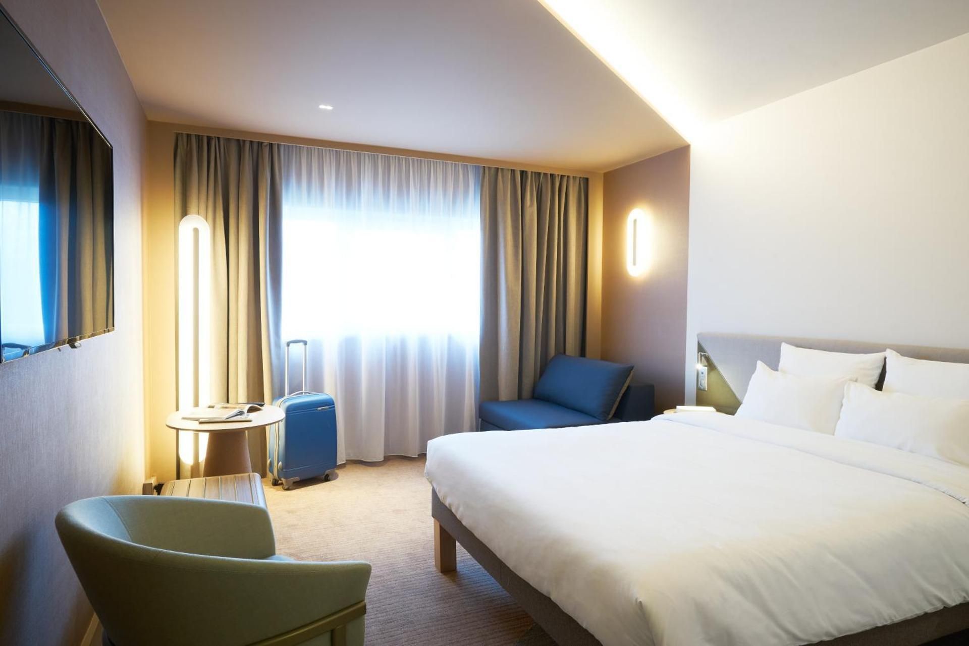 Superior Room with 1 Double Bed and 1 Single So Fa Bed