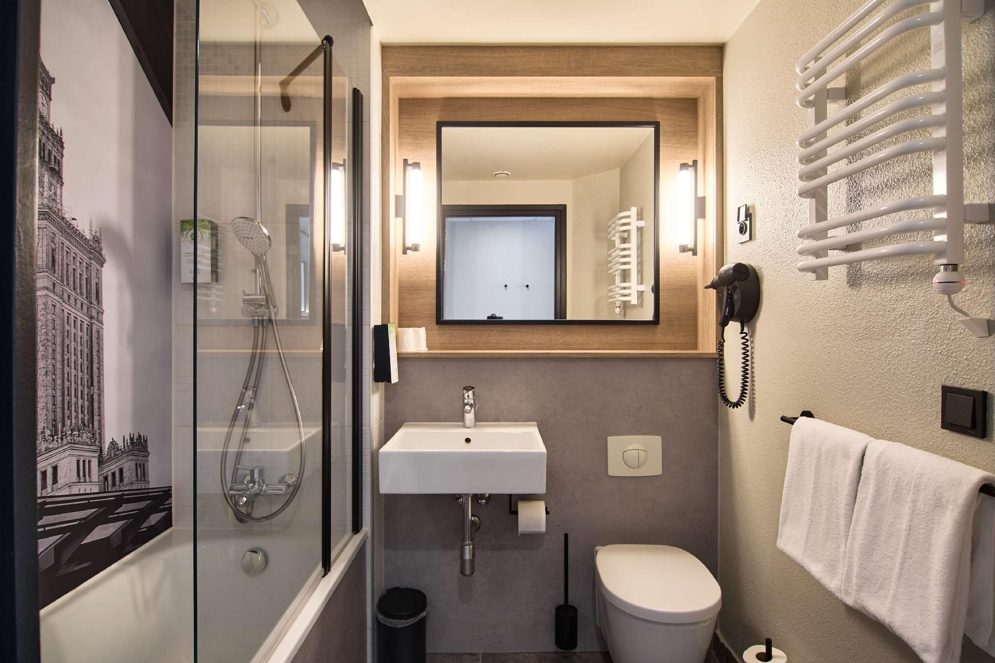 Superior Room - 1 Queen Bed