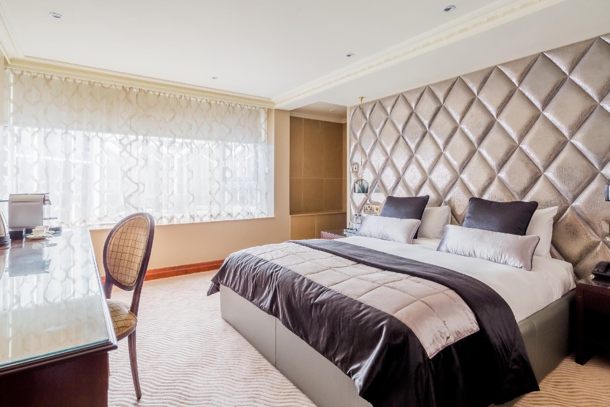 undefined Radisson Blu Hotel, London Heathrow 5