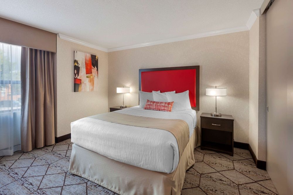 Best Western Plus Rose City Suites Suite, 1 Queen Bed, Non Smoking, Microwave (with Sofabed) 3