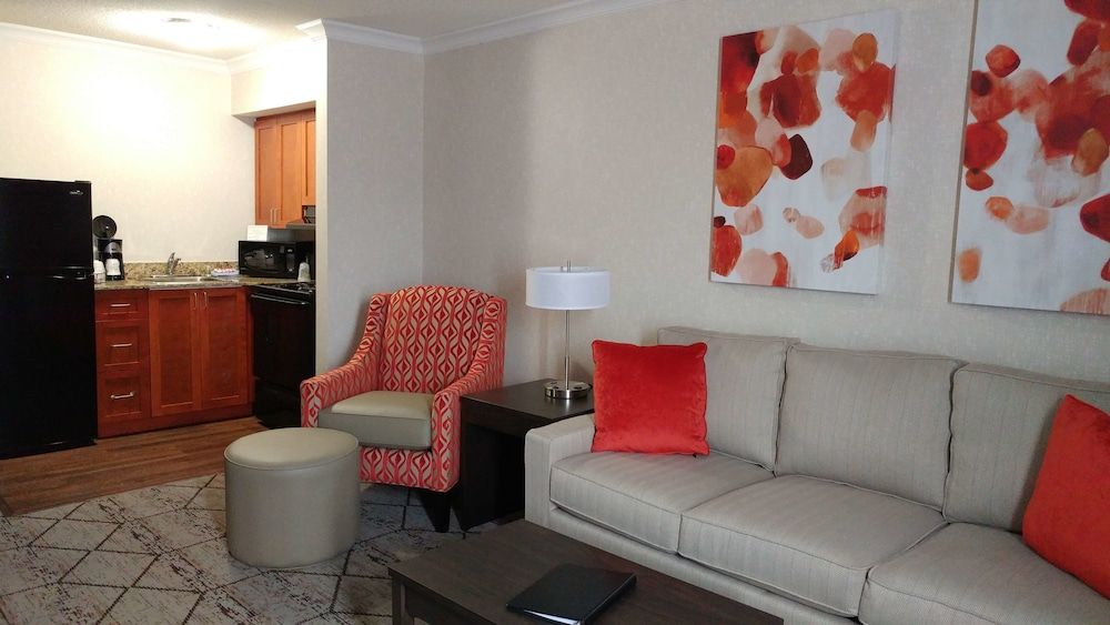 Best Western Plus Rose City Suites Suite, 1 Queen Bed, Non Smoking, Microwave (with Sofabed) 8