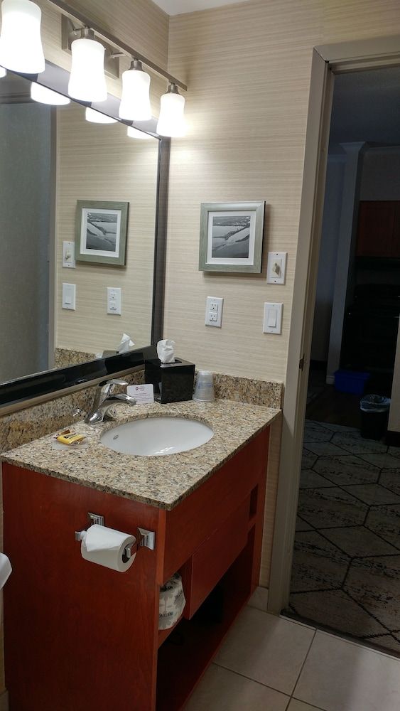 Best Western Plus Rose City Suites Suite, 1 Queen Bed, Non Smoking, Microwave (with Sofabed) 4