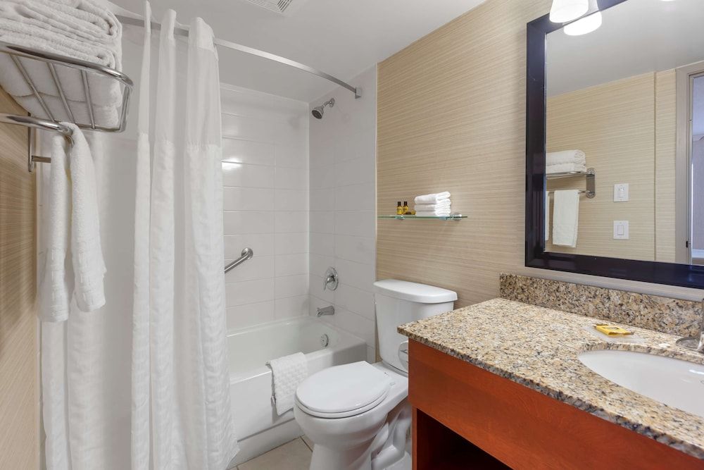 Best Western Plus Rose City Suites Suite, 1 King Bed, Non Smoking, Microwave (with Sofabed) 5