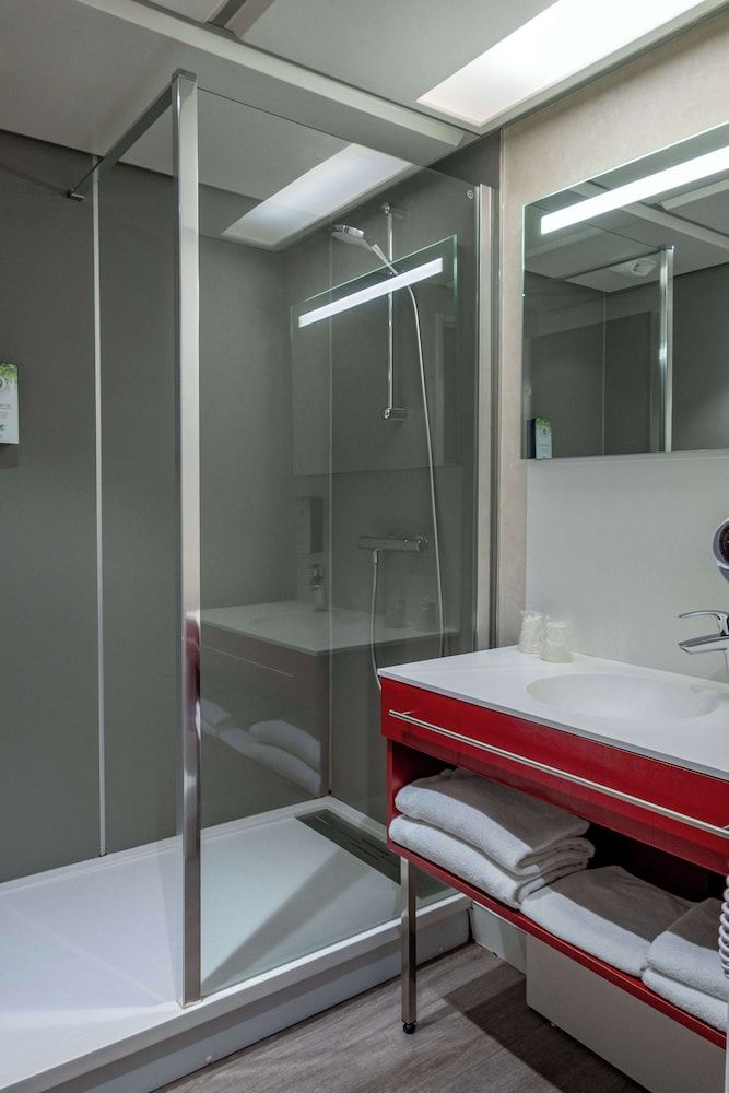 KYRIAD MONTCHANIN - Le Creusot Standard Room, 1 Double Bed 13