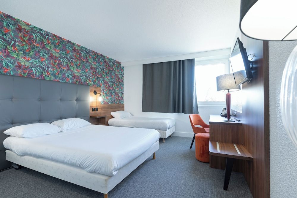 Hôtel AKENA POITIERS NORD FUTUROSCOPE Comfort Triple Room, Garden View 2