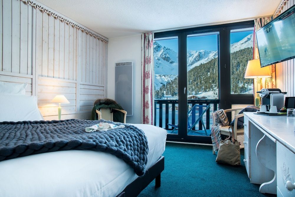 Lake Hôtel Courchevel 1850 Superior Double Room, Lake View 2