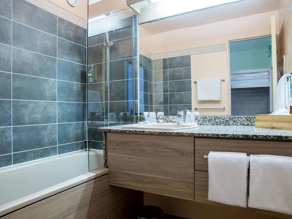 Lake Hôtel Courchevel 1850 Superior Double Room, Lake View 6